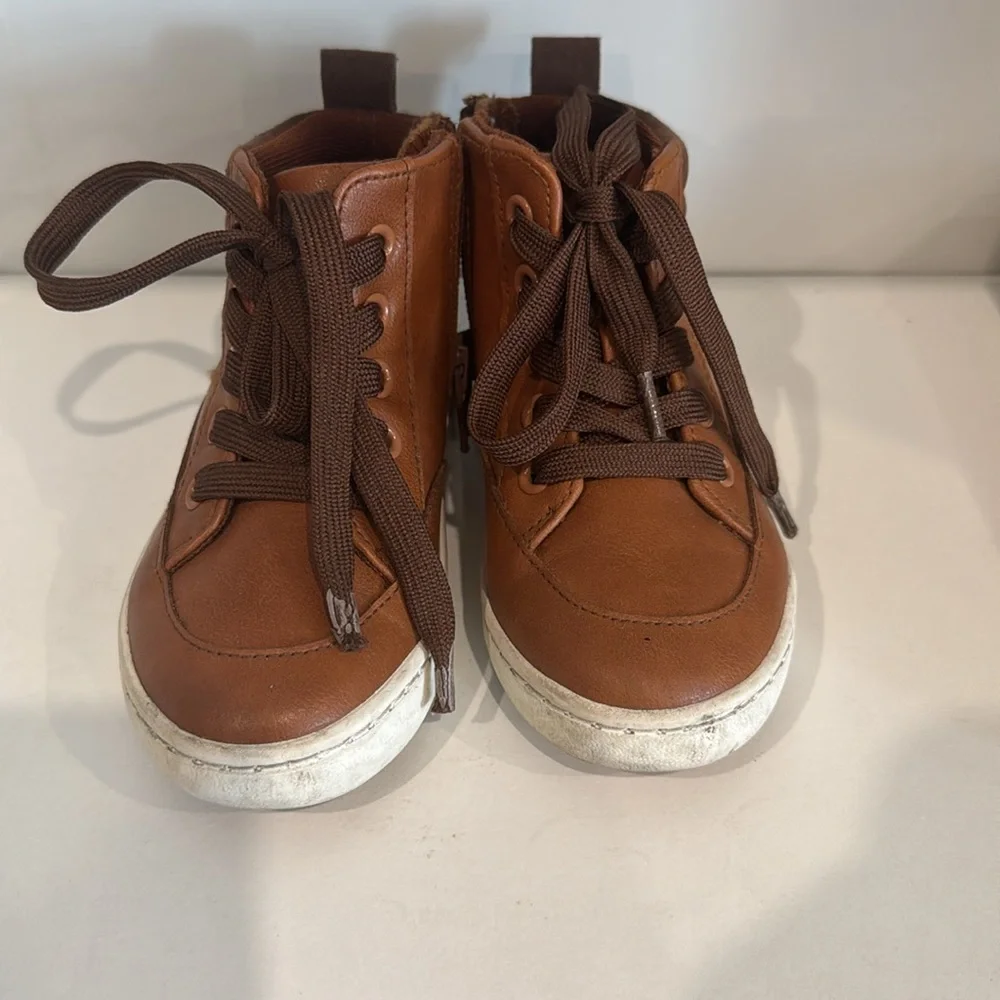 Cat&Jack- Brown High-Top Kids‎ Shoes